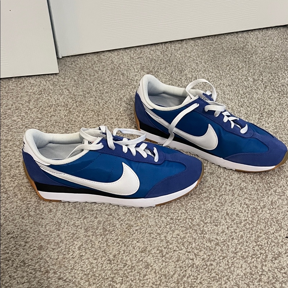 Nike Men's Royal Blue and White Sneakers